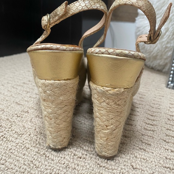 Dolce Vita Gold Platform wedges - Picture 5 of 5